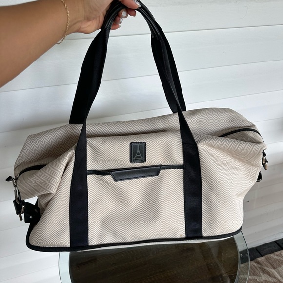 Travelpro x Travel + Leisure Drop-Bottom Weekender Bag - Picture 1 of 3